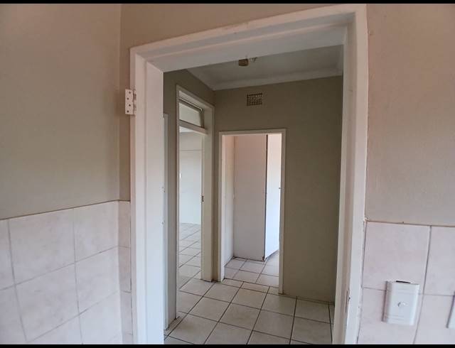 2 BEDROOM FLAT TO LET IN KEMPTON PARK CENTRAL